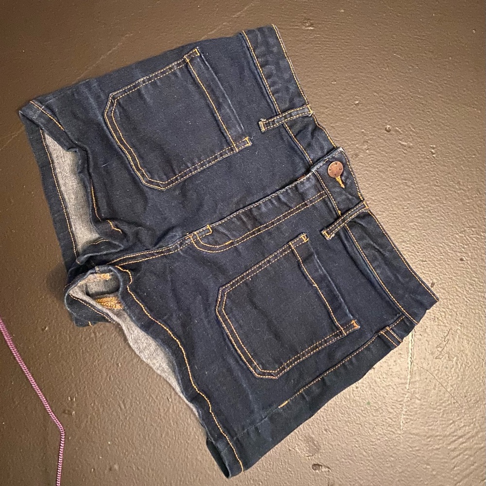 Women’s EVN1 Jean Shorts Thin Stretchy Unique Pockets Worn Once Size 30 Short